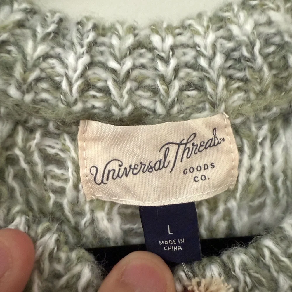 Universal Thread Women's Crewneck Pullover Sweater Green. Size L